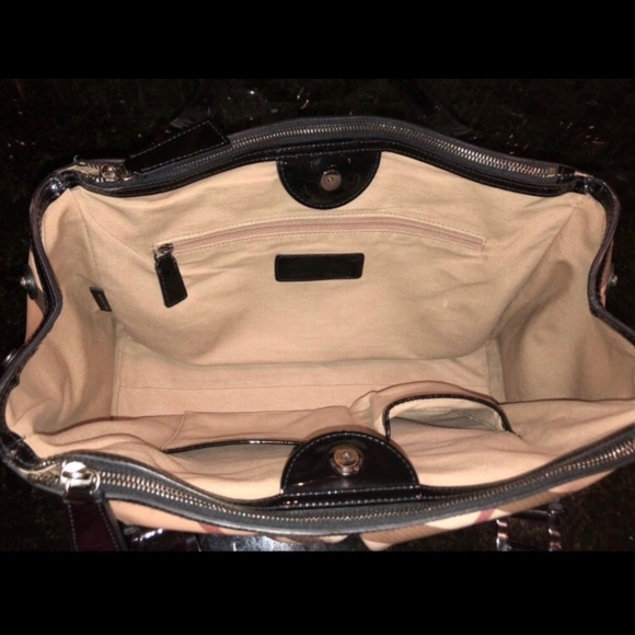 ✨Burberry Patent Trim Supernova Check Medium Tote - Picture 5 of 9